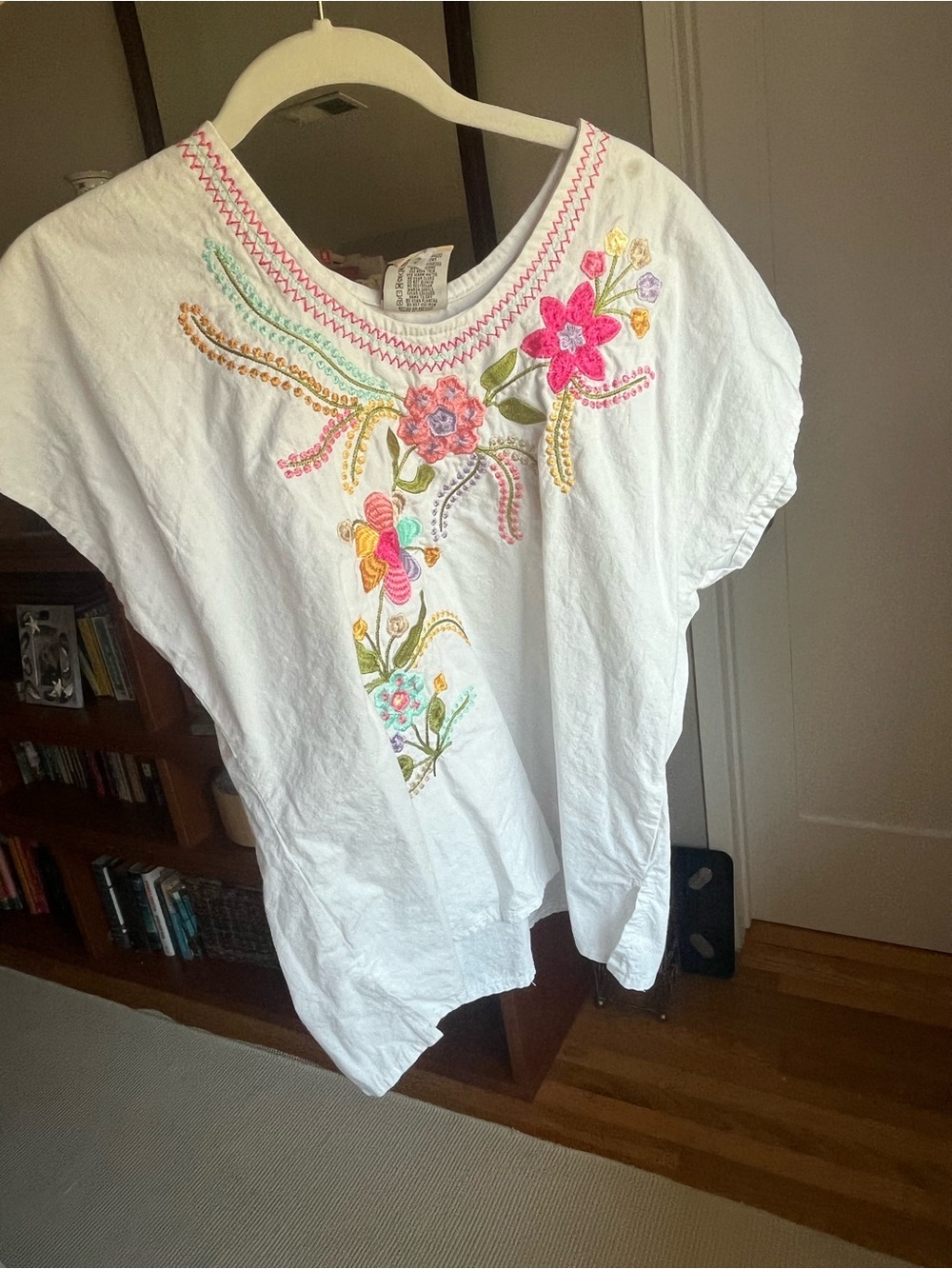 Vintage Embroidered White Floral Short-Sleeve Peasant Top